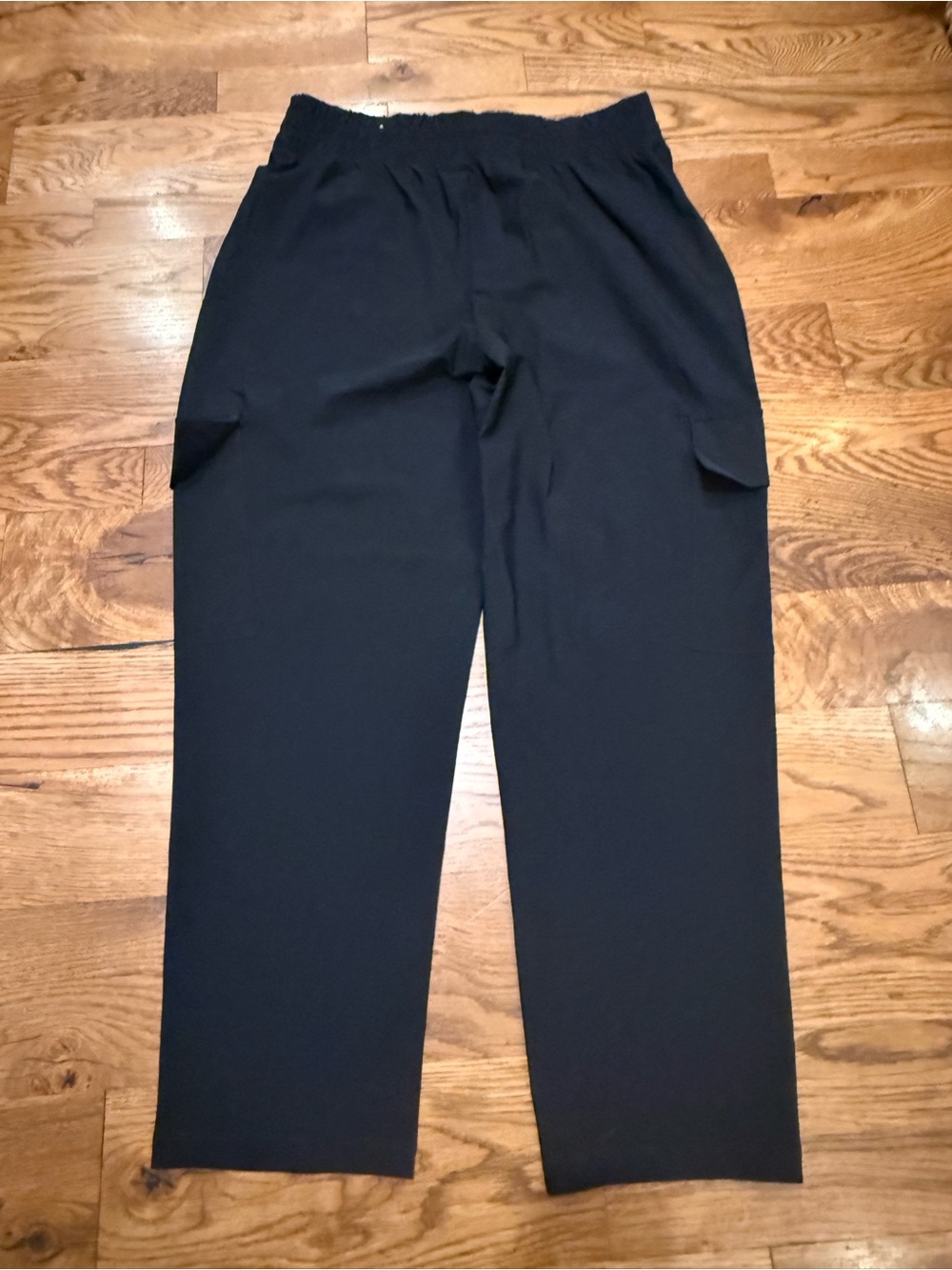 NWOT. Old navy. High-Waisted Sleek Tech Cargo Ankle Pants. Black. Medium. - Picture 3 of 7